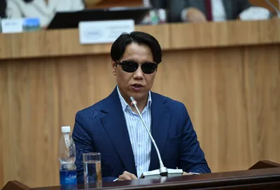 Дастан Бекешев выступил против перехода школ на шестидневную учебную неделю