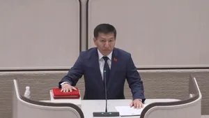 Максат Алымбеков принес присягу депутата Жогорку Кенеша