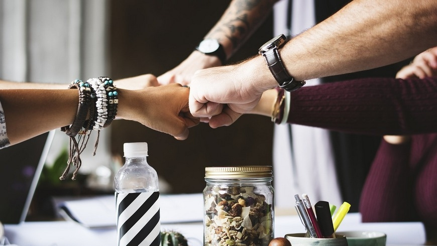 Что объединяет разные поколения на работе? Результаты опроса HeadHunter