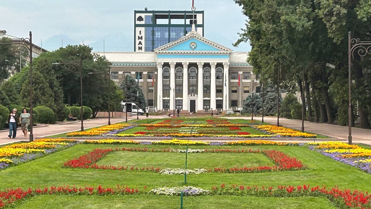 Почему мэрия Бишкека ублажает только себя, интересуются гости столицы