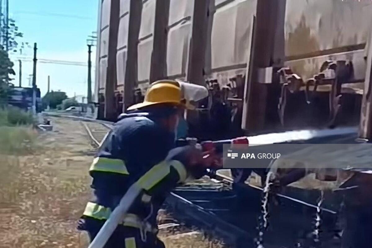 На железнодорожном вокзале Евлаха загорелся вагон с серой