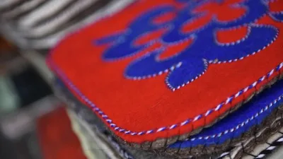 У чиновников КР, возможно, будет новый дресс-код с национальными элементами