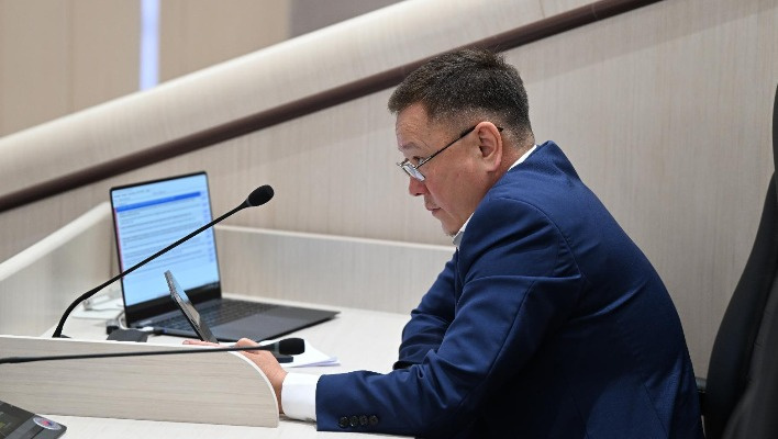 Чойбеков заявил о неправильном распределении средств на ремонт школ