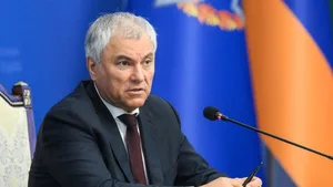 Володин заявил, что Зеленскому дано только писать письма