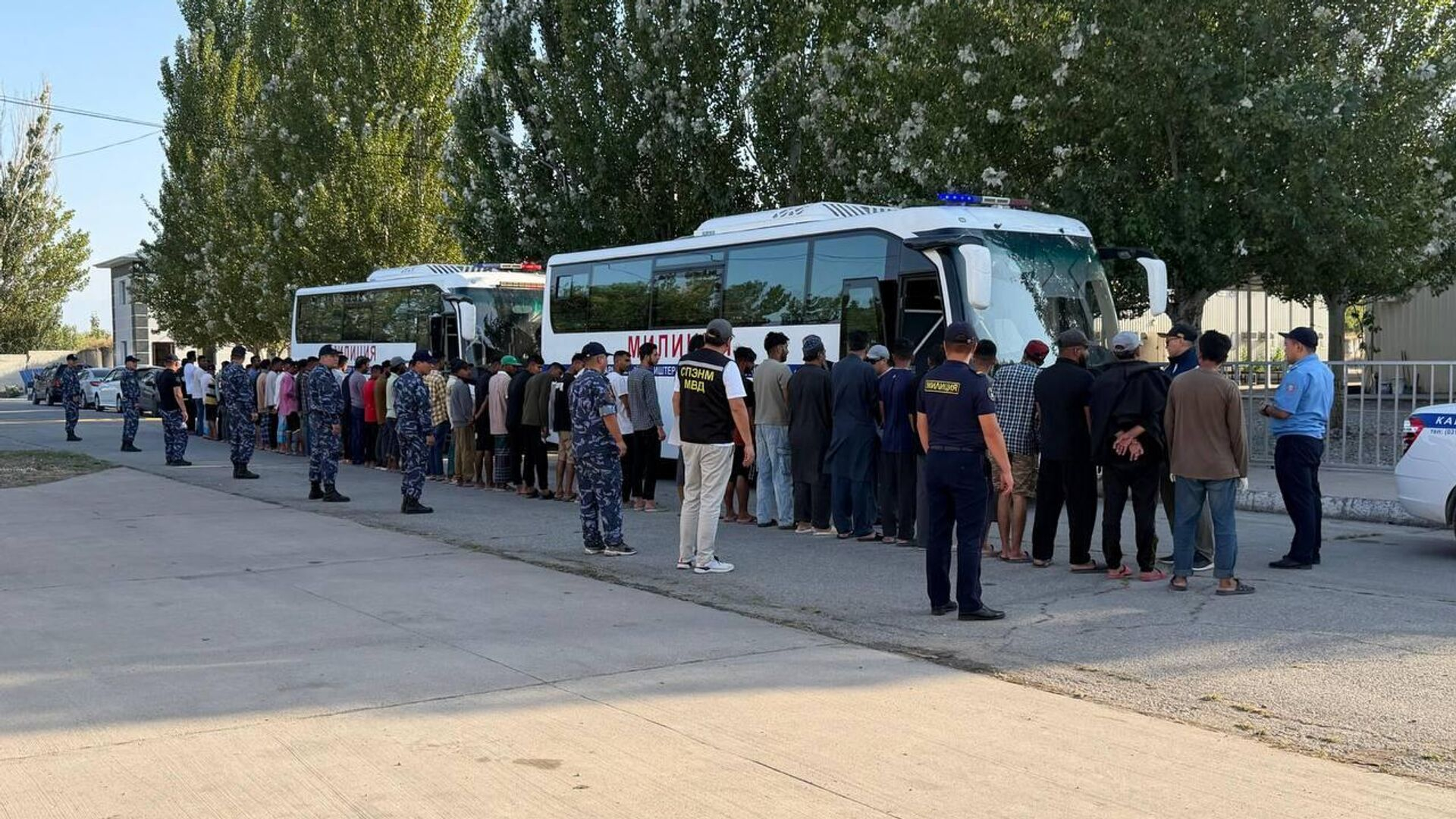 Из Кыргызстана за различные нарушения выдворены более 450 иностранцев