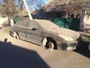 В Бишкеке начали эвакуацию незаконно припаркованных авто
