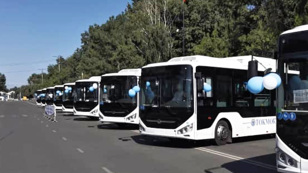 В Токмок поступили 10 новых автобусов — назвали маршруты и стоимость проезда