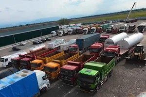В Ошской области иностранец незаконно ввозил и реализовал поддельные VIN-номера на спецтехнику