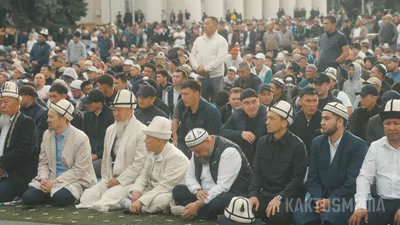 Кыргызстан отметил Курман айт. Кто пришел на молитву вместе с президентом