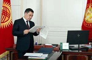 Садыр Жапаров обновил структуру и штат администрации президента