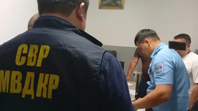 В Оше задержали мужчину при попытке дать взятку сотруднику милиции