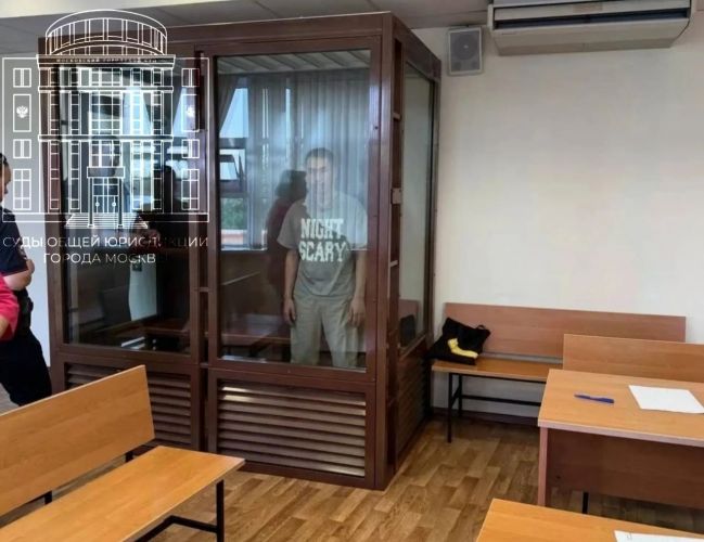 Тело в диване. В РФ суд арестовал кыргызстанца по подозрению в убийстве Айгерим