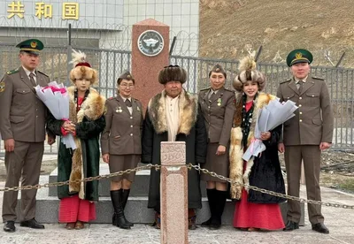 По следам Уркуна: этнических кыргызок встретили на КПП «Торугарт-автодорожный»