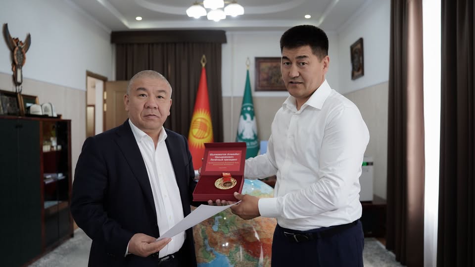 Алмамбет Шыкмаматов стал почетным президентом Лиги профессионального бокса