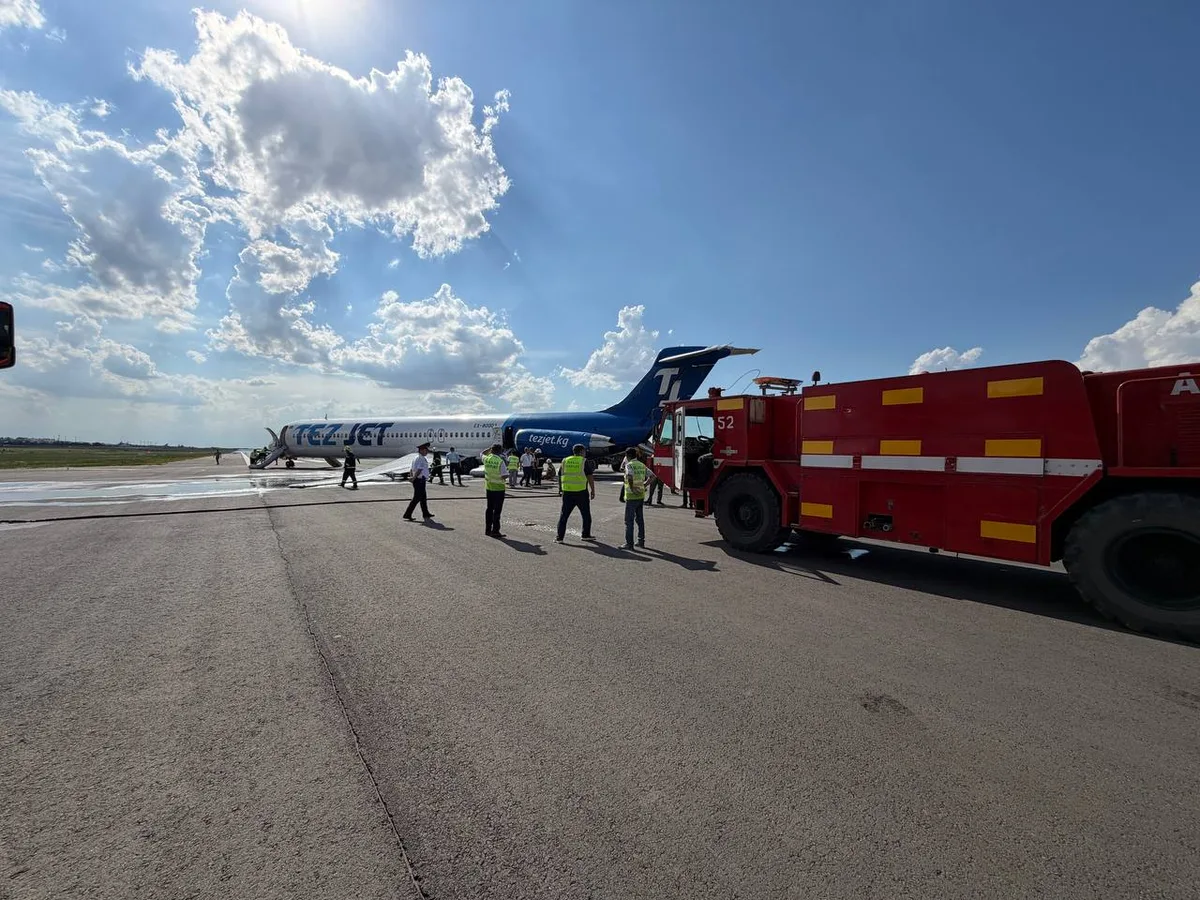 Появилось видео из салона самолета TezJet после ЧП в аэропорту