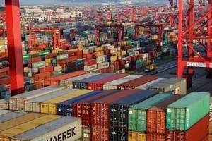 В январе-апреле экспорт уменьшился на 17,6%, импорт на 0,9%