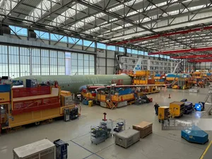 Журналистам из Азербайджана показали "город в городе" - завод Airbus в Гамбурге