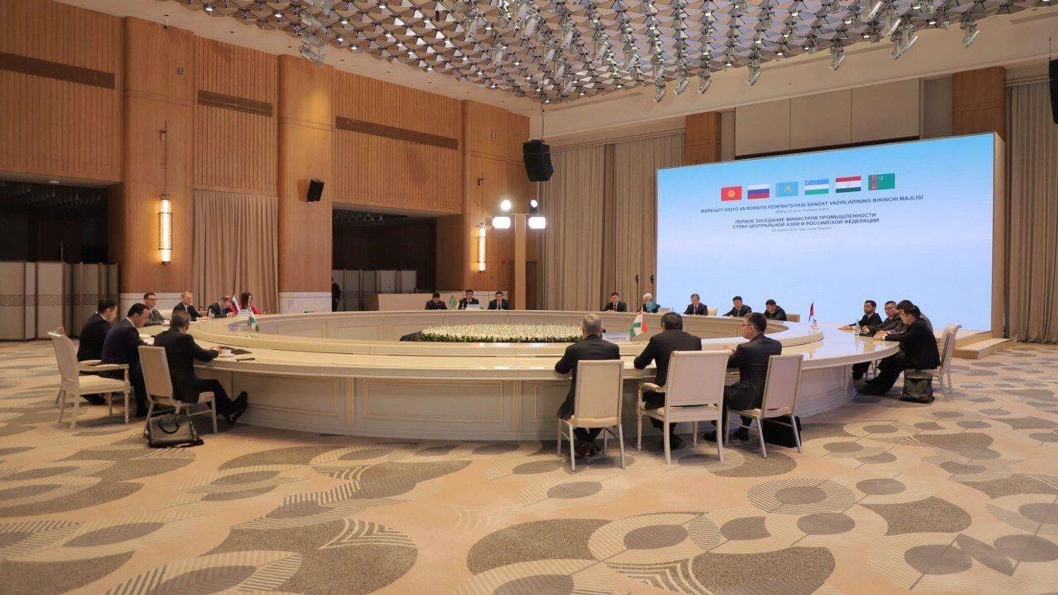 Кыргызстан готов к созданию единого промышленного пространства с РФ и странами ЦА
