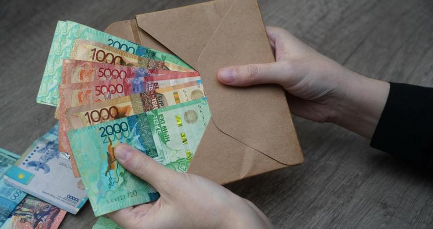 Тенге вновь укрепился, подорожал и рубль: курс валют на 24 июля
