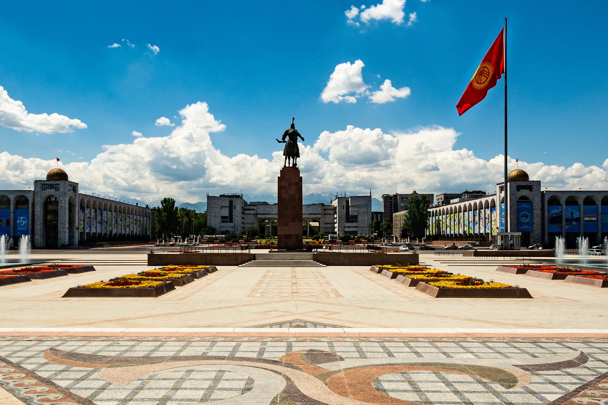 35 лет государственности Кыргызской Республики: путь, а не биография