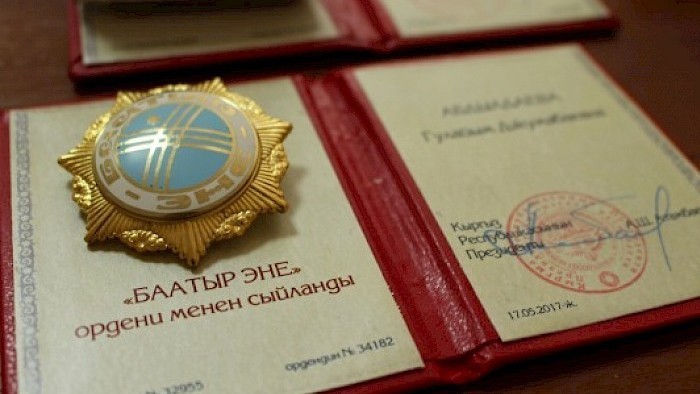 В КР для детей «Баатыр эне» хотят ежегодно выделять 500 грантовых мест в вузах