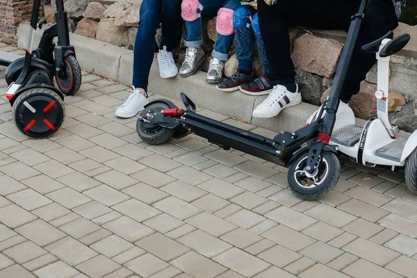В Кыргызстане предложили запретить электросамокаты для несовершеннолетних