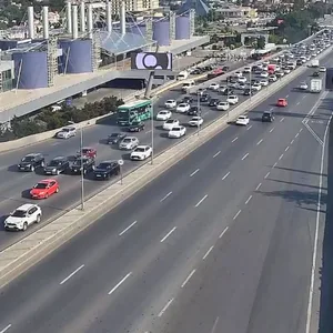 На ряде улиц и проспектов Баку затруднено движение транспорта