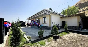 Возвращение в публичное поле. Камчыбек Ташиев подарил дом нуждающейся семье