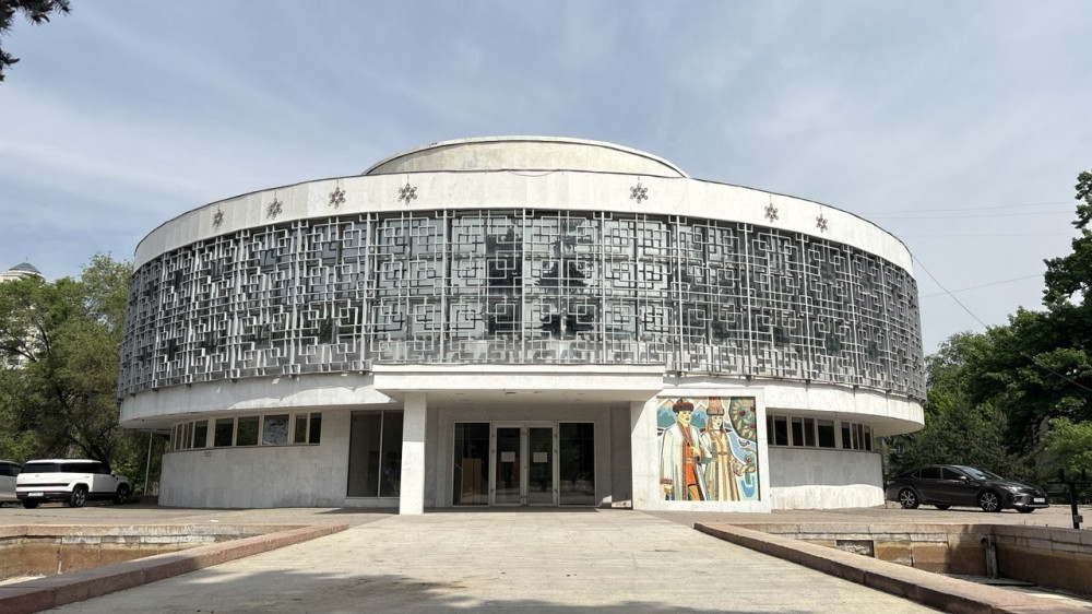 Ещё одна компания провалила реконструкцию легендарного Дворца бракосочетания в Алматы