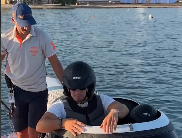 Влад Шулико поделился видео, как Дмитрий Бивол управлял болидом на воде (видео)
