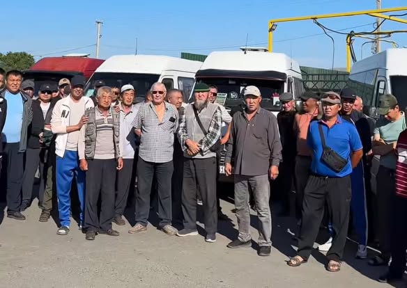 В Караколе после забастовки маршрутчиков пообещали повысить тариф