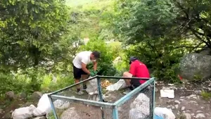 У хижины Рацека убрали мусор после жалоб туристов (видео)