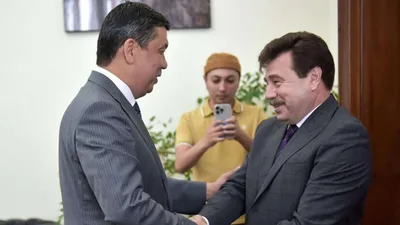 Мэр Бишкека обсудил с послом России сотрудничество в нескольких сферах