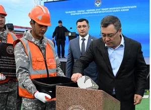 Президент Балыкчы — Тамчы — Чолпон-Ата темир жолунун курулушун баштап берди