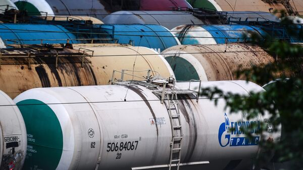 Кыргызстан договорился с Россией о ежемесячных поставках 100 тысяч тонн ГСМ