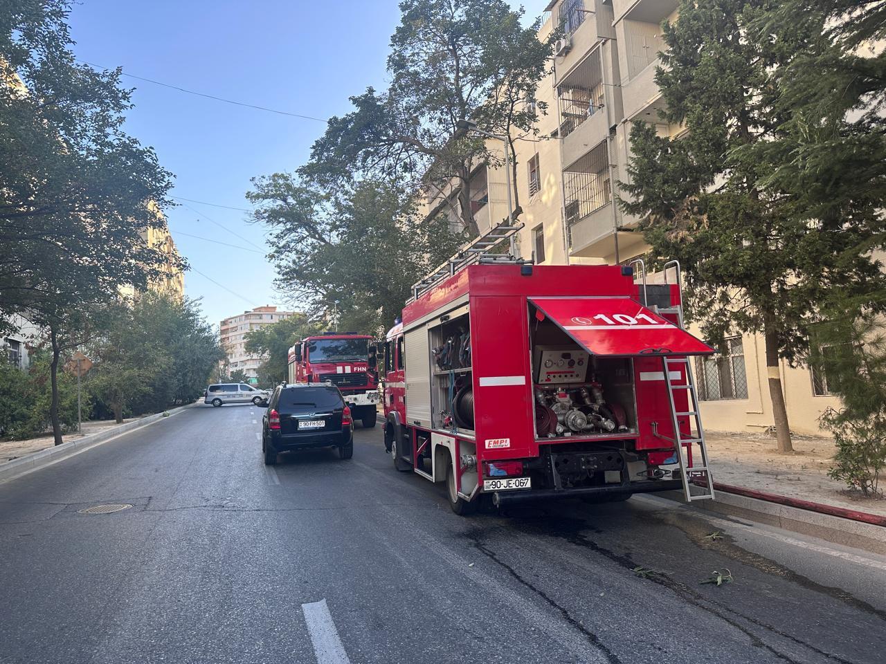 В жилом доме в центре Баку произошел пожар