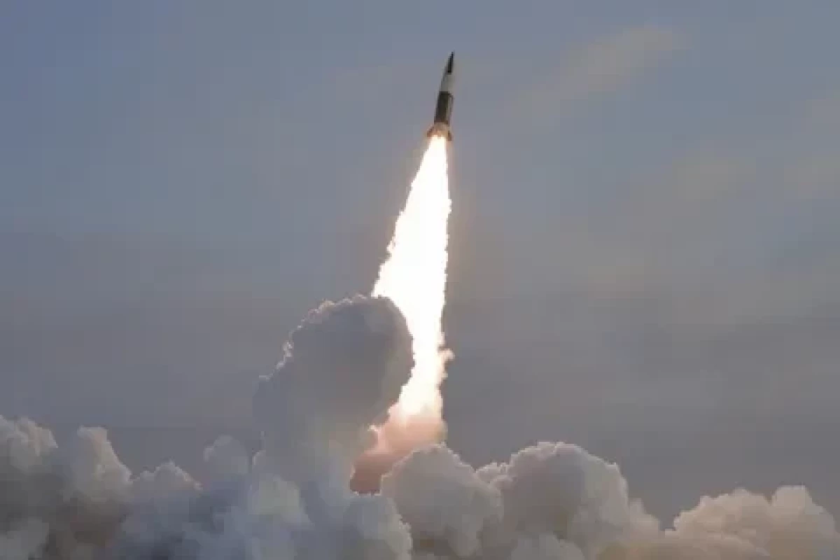 СМИ: КНДР могла запустить баллистическую ракету подводных лодок
