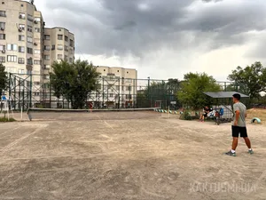 Строительство крытого теннисного комплекса в 4-м микрорайоне. Мэрия встретилась с жителями