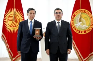 Sadyr Japarov awards diplomats and aviation representatives of Kyrgyzstan