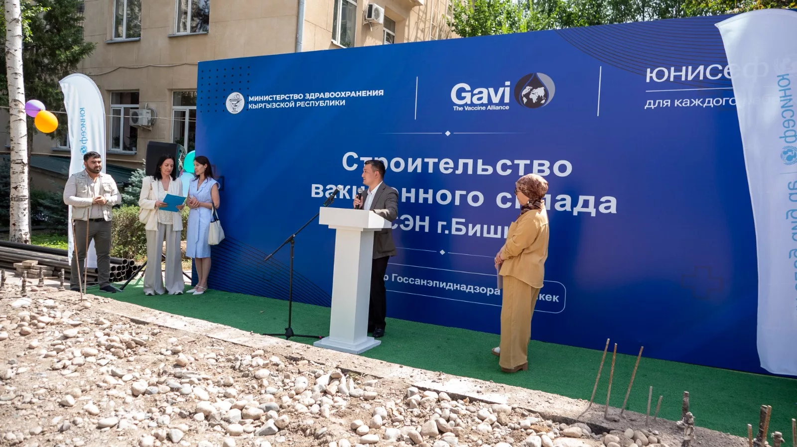 В Бишкеке началось строительство городского вакцинного склада