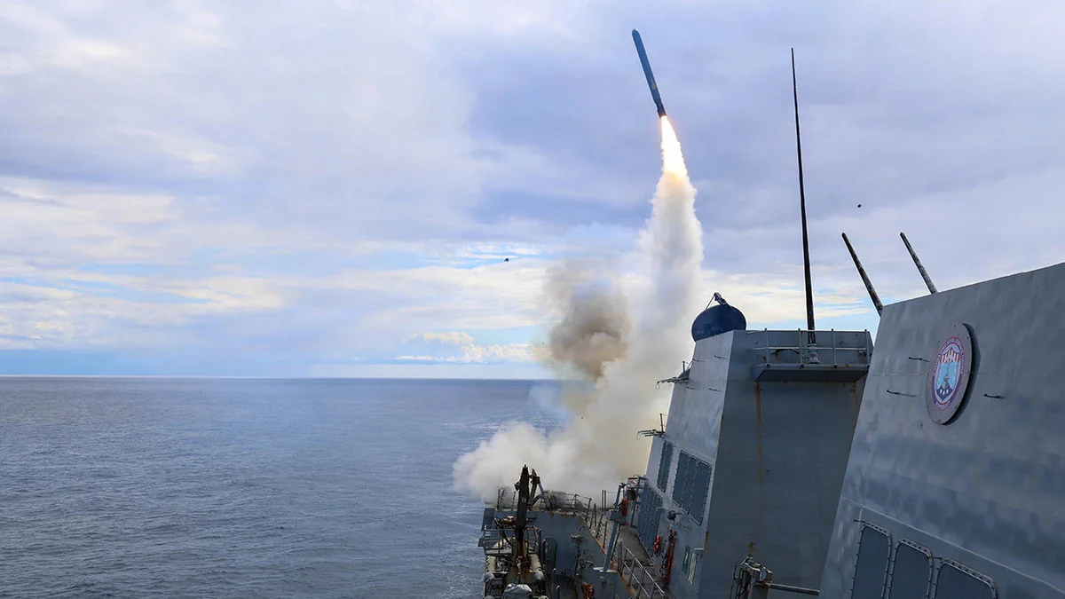 ВС США начали вторую волну ударов по военным объектам Ирана