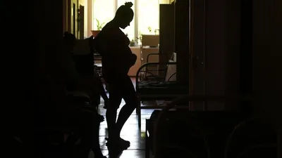 В КР хотят ужесточить наказание за торговлю детьми через суррогатное материнство
