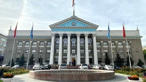 Мэрии и горкенеши Бишкека и Оша ждут перемены. Кабмин меняет их структуру и штаты