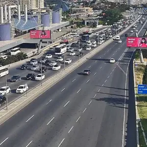 На ряде улиц и проспектов Баку затруднено движение транспорта