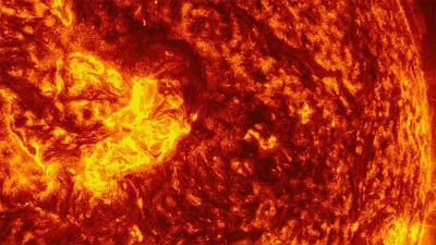 На Солнце резко выросла активность. Землю может задеть выброс плазмы