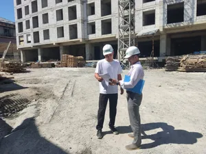 В Оше из-за нарушений благоустройства приостановили строительство на 11 объектах