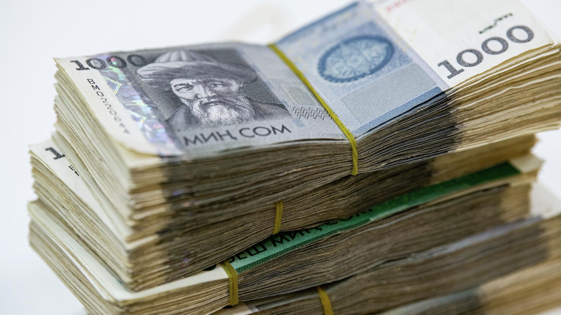 Средняя зарплата в Кыргызстане с января по май составила 51 тысячу 888 сомов