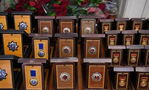 Садыр Жапаров наградил орденами и медалями религиозных деятелей (список)
