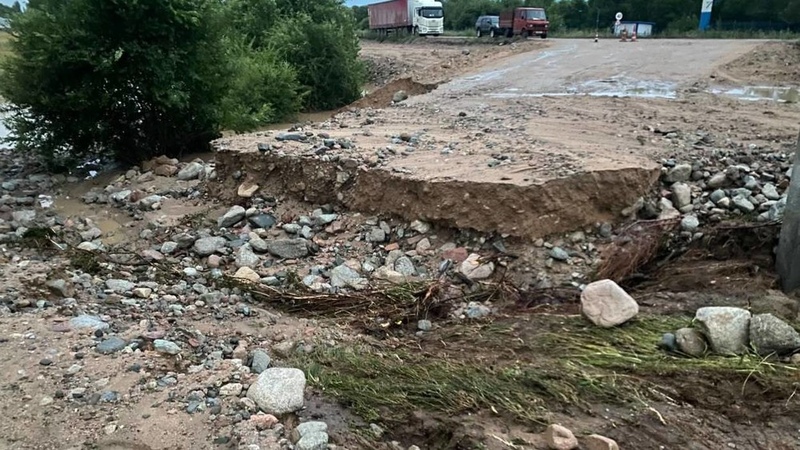 Heavy rain and mudslides cause road washouts and traffic disruptions in Issyk-Kul region