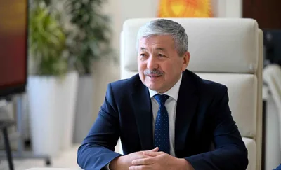 Глава кабмина поздравил государственных и муниципальных служащих КР